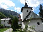 Biserica veche și biserica nouă a mănăstirii